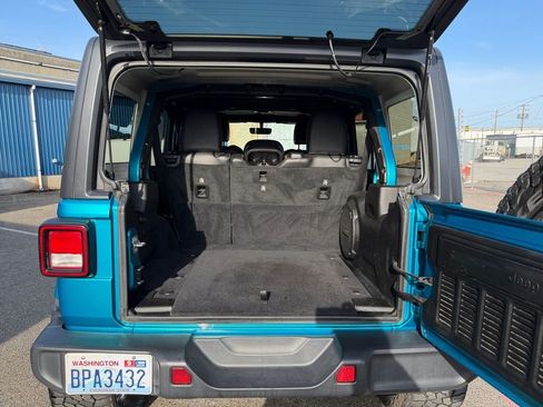 Used 2019 Jeep Wrangler Unlimited Sahara AWD/4WD image 22