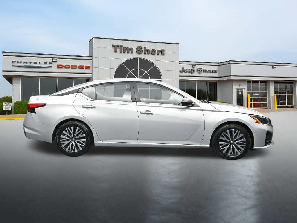 Used 2025 Nissan Altima 2.5 SV FWD image 6