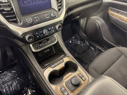 Used 2022 GMC Acadia SLE w/ Driver Convenience Package FWD image 13