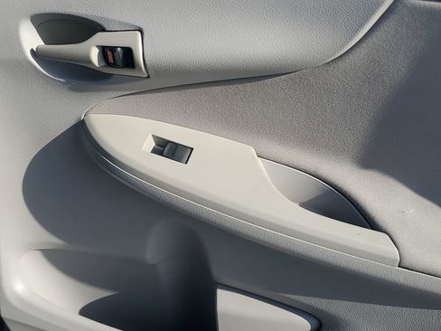 Used 2013 Toyota Corolla L image 37