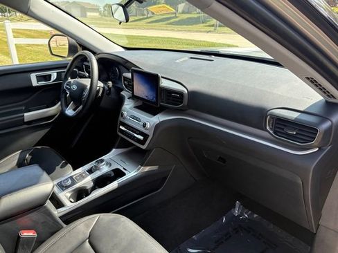 Used 2020 Ford Explorer XLT w/ Equipment Group 202A AWD/4WD image 11