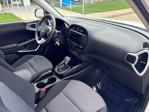 Used 2025 Kia Soul LX FWD image 22