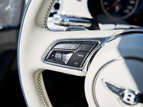 Used 2024 Bentley Flying Spur V8 image 54