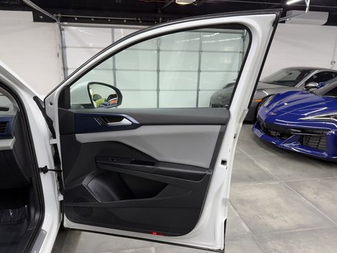 Used 2023 Volkswagen Taos SE w/ Panoramic Sunroof Package image 25