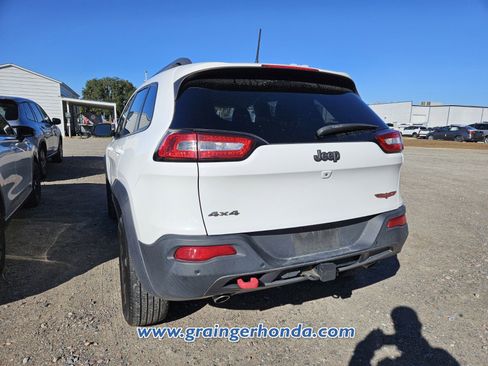 Used 2018 Jeep Cherokee Trailhawk w/ Trailer Tow Group image 9