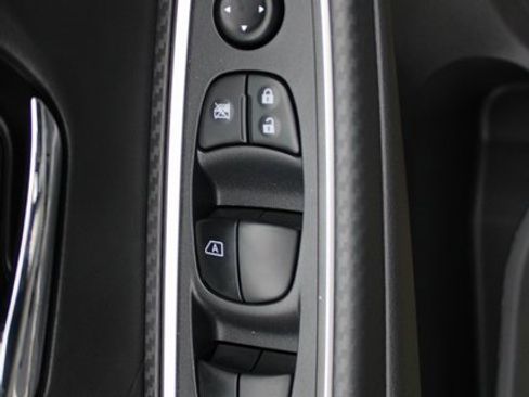 New 2025 Nissan Versa SR w/ Trunk Package image 8