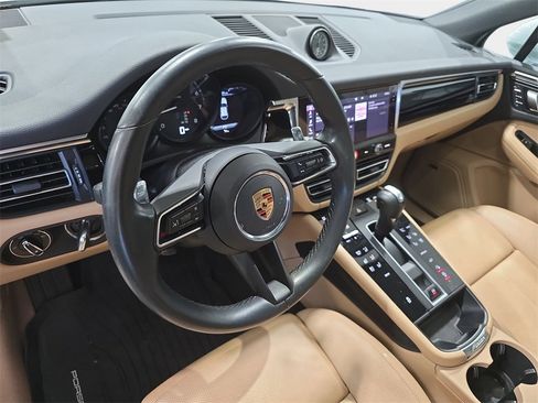 Used 2022 Porsche Macan image 16