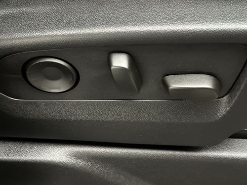 Used 2024 Chevrolet Suburban Premier image 30