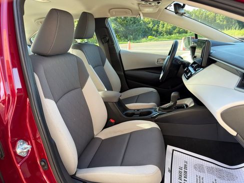 Used 2024 Toyota Corolla LE w/ LE Convenience Package FWD image 31