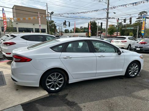 Used 2017 Ford Fusion SE image 4