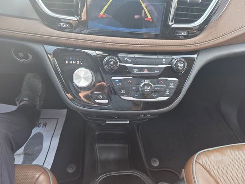Used 2017 Chrysler Pacifica Limited w/ UConnect Theater Package image 20