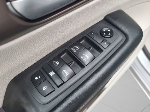 Used 2021 Chrysler Voyager Lxi image 18