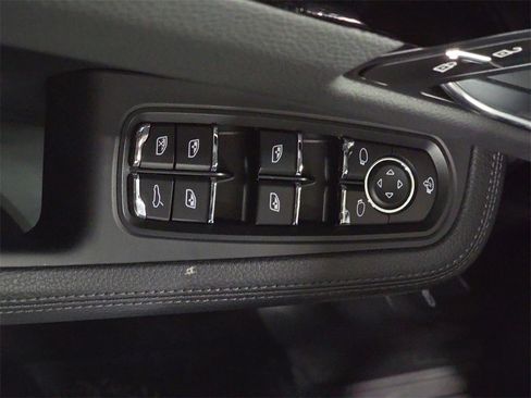 Certified 2025 Porsche Macan image 21