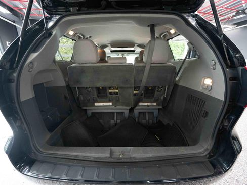 Used 2017 Toyota Sienna XLE Premium FWD image 29