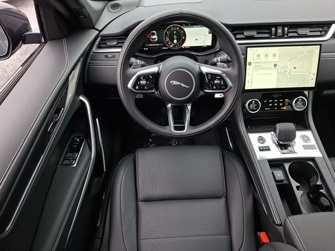 Used 2026 Jaguar F-PACE R-Dynamic S AWD/4WD image 11