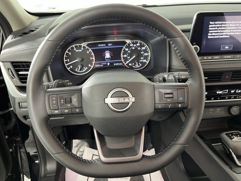 Used 2026 Nissan Rogue SV FWD image 15