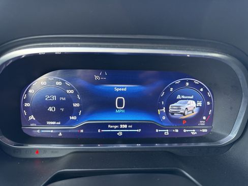 Used 2023 Chevrolet Suburban Premier image 33