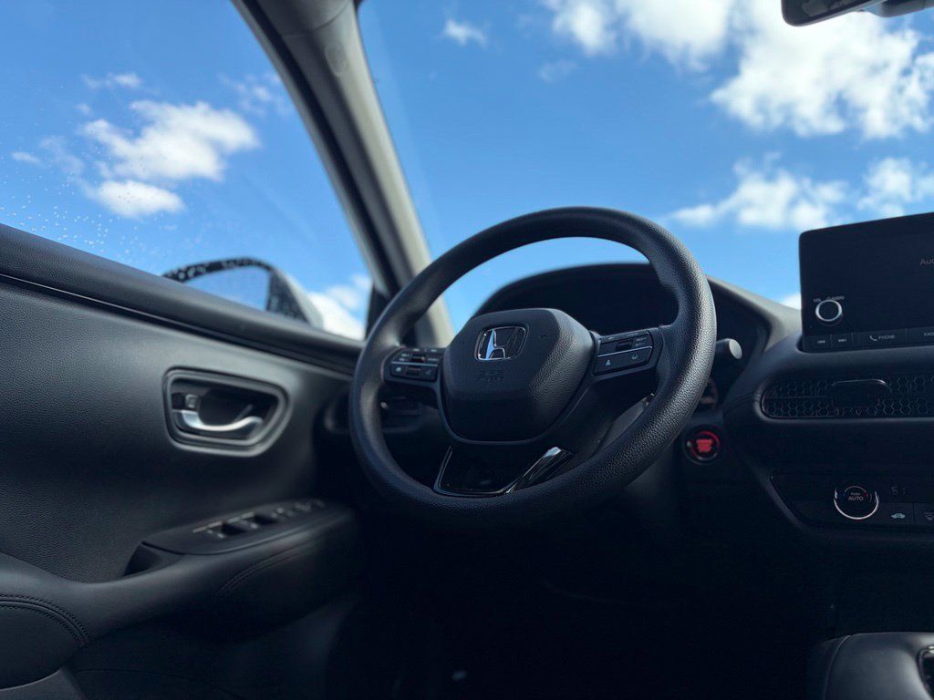 Used 2025 Honda HR-V LX image 37