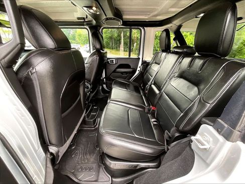 Used 2023 Jeep Wrangler Unlimited Sahara w/ Cold Weather Group AWD/4WD image 15