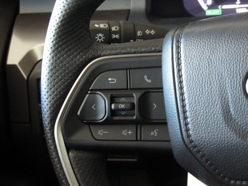 Certified 2025 Toyota Tacoma TRD Off-Road image 29