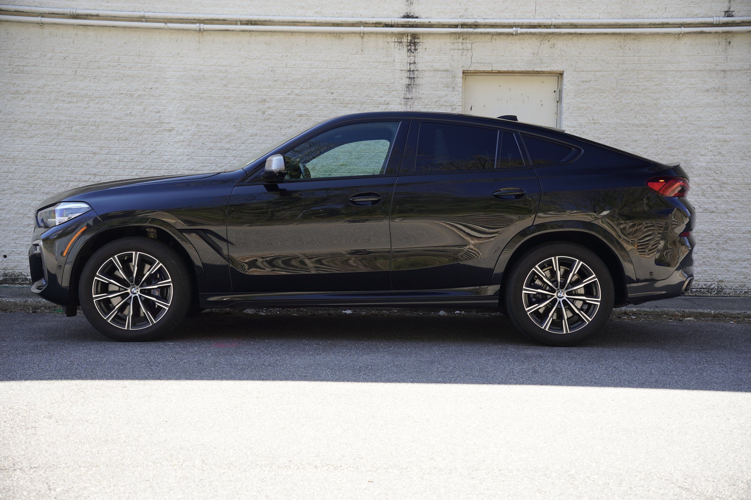 Used 2021 BMW X6 M50i w/ Premium Package AWD/4WD image 4