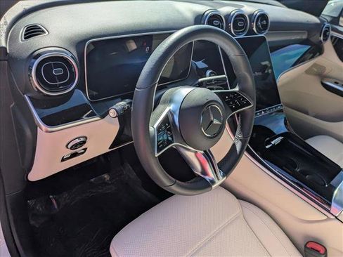 Certified 2025 Mercedes-Benz GLC 300 image 10