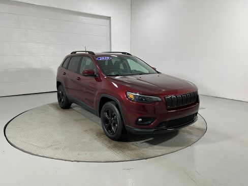 Used 2020 Jeep Cherokee Latitude Plus AWD/4WD image 2