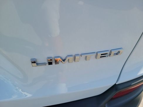 Used 2020 Jeep Cherokee Limited w/ Technology Group AWD/4WD image 7