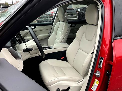 Certified 2023 Volvo XC60 B5 Plus w/ Climate Package image 8