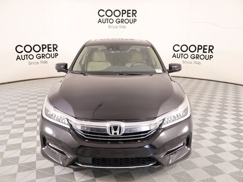 Used 2017 Honda Accord Touring image 10
