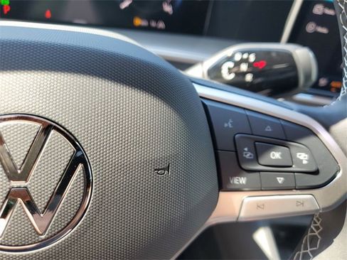 New 2025 Volkswagen Tiguan SE image 22