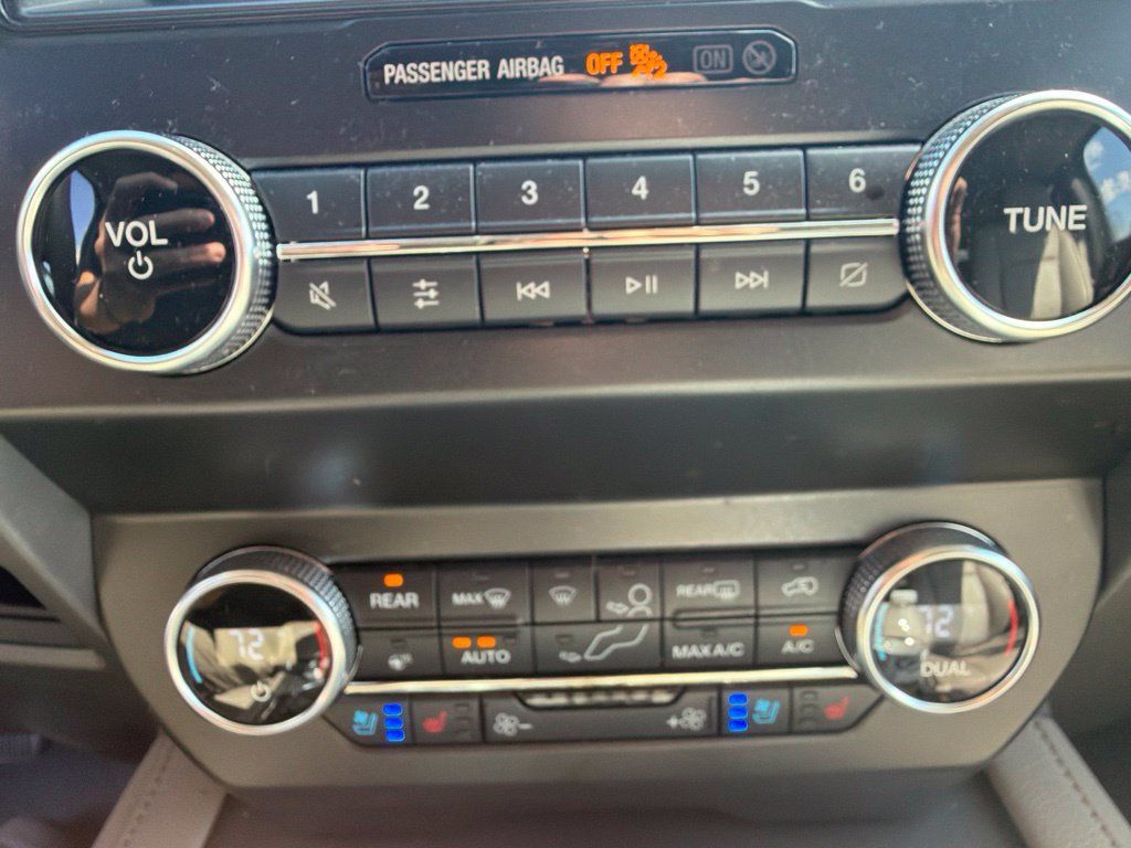 Used 2020 Ford Expedition XLT w/ Equipment Group 202A AWD/4WD image 16