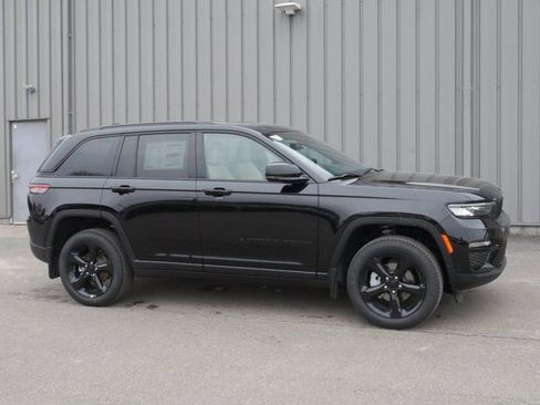 New 2025 Jeep Grand Cherokee Limited w/ Luxury Tech Group II image 10