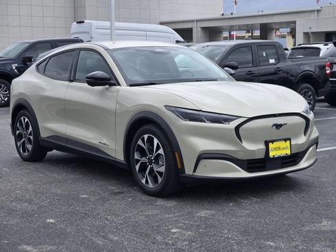 Certified 2025 Ford Mustang Mach-E Select w/ Comfort Package Lite image 3