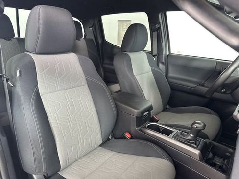 Used 2020 Toyota Tacoma TRD Sport AWD/4WD image 26