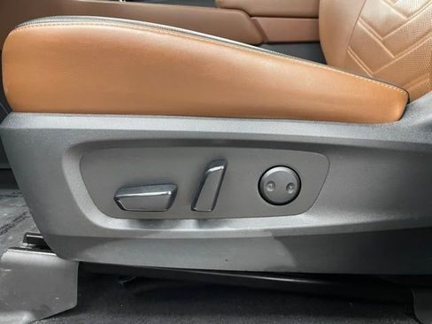 Used 2022 Nissan Pathfinder Platinum w/ Cargo Package image 11