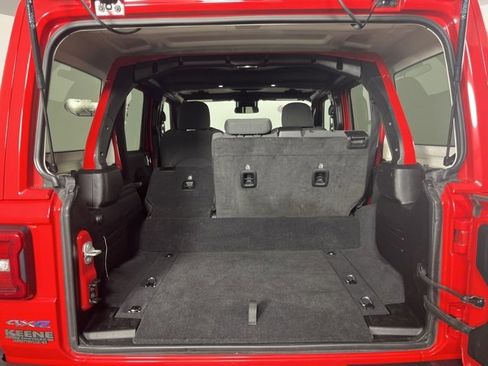 Used 2024 Jeep Wrangler Unlimited Sahara image 25