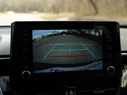 Used 2022 Toyota Corolla Cross LE image 32