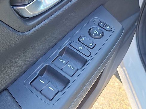 Used 2023 Honda CR-V EX image 12