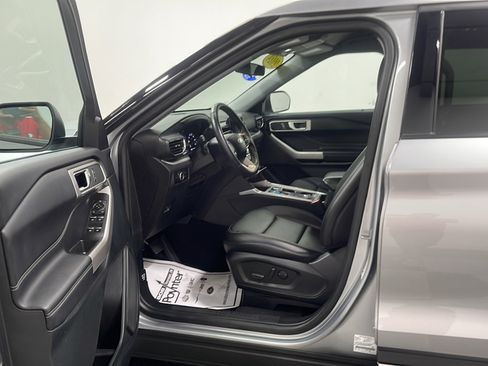 Used 2024 Ford Explorer XLT w/ Equipment Group 202A AWD/4WD image 2