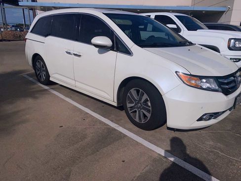 Used 2016 Honda Odyssey Touring image 1