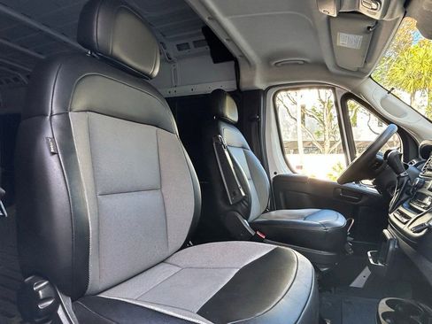 Used 2024 RAM ProMaster 2500 w/ Convenience Group image 30