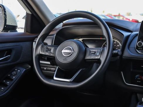 Used 2023 Nissan Rogue SV image 17