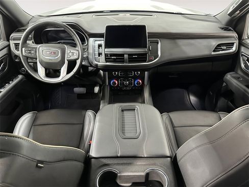Used 2024 GMC Yukon SLT image 10