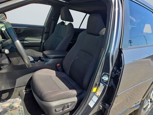 Used 2021 Toyota RAV4 SE w/ Weather & Moonroof Package AWD/4WD image 9
