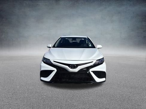 Used 2024 Toyota Camry SE image 11