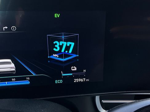 Used 2025 Hyundai Elantra Limited image 41