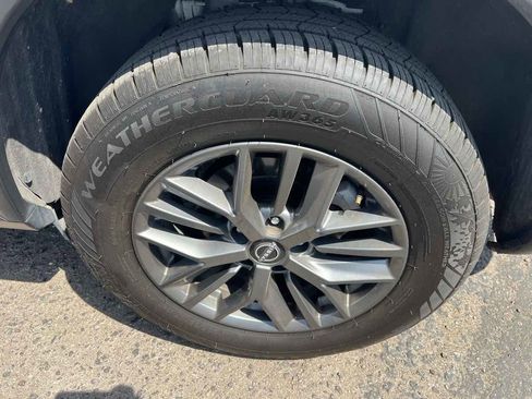 Used 2023 Nissan Rogue S image 5