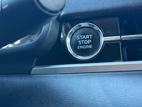 Used 2024 Mitsubishi Outlander SE image 28