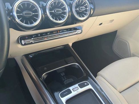 Used 2025 Mercedes-Benz GLA 250 image 15